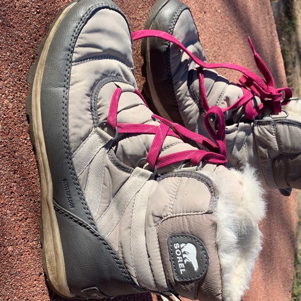 Sorel Women's Winter Boots - Gray with Pink Laces